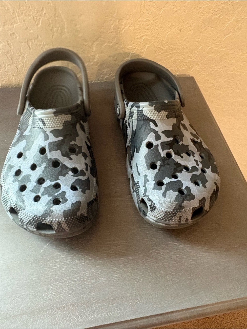 Crocs- Gray Camo